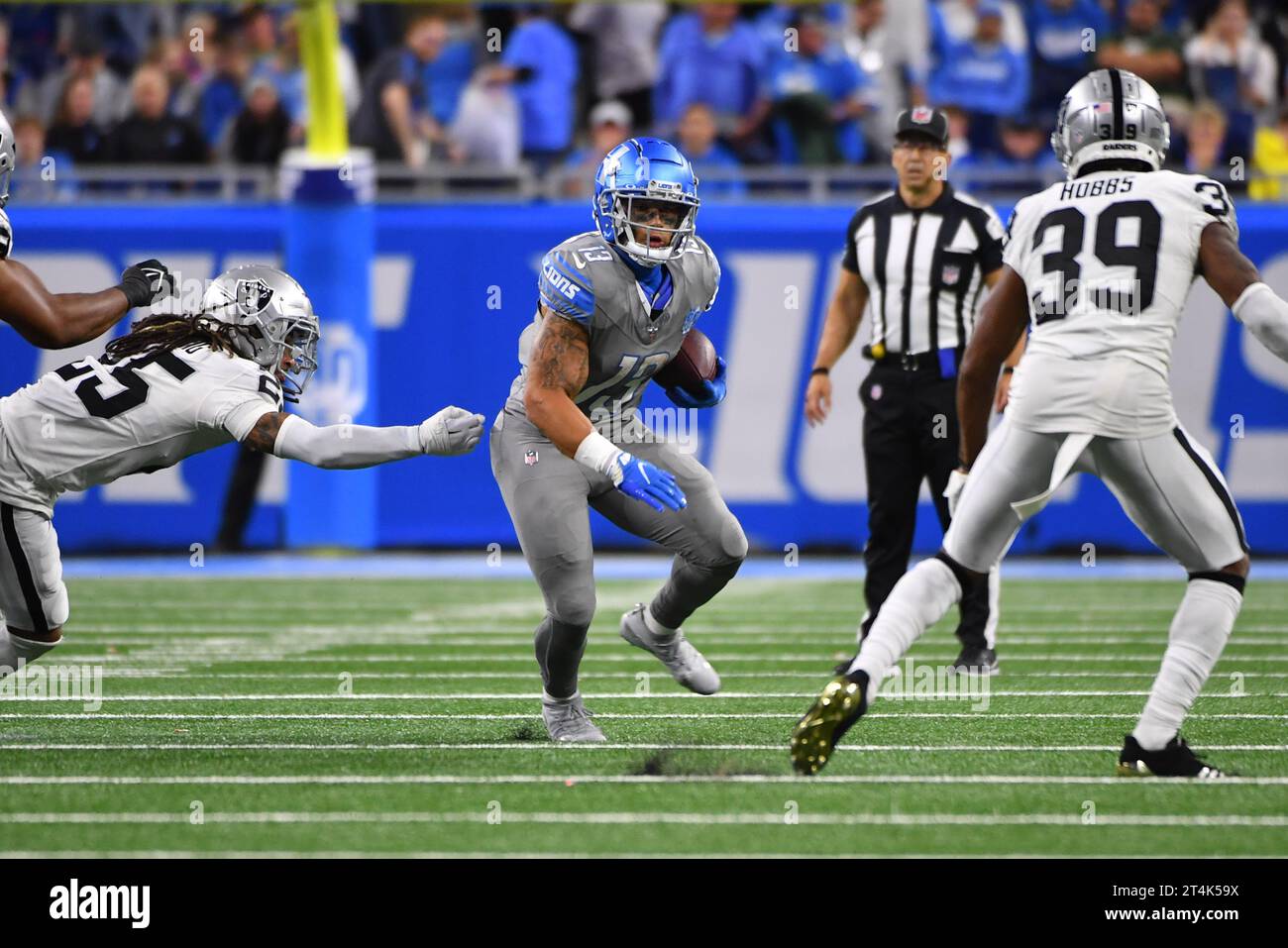 DETROIT, mi - OTTOBRE 30: Detroit Lions RB (13) Craig Reynolds corre durante la partita tra i Las Vegas Raiders e i Detroit Lions il 30 ottobre 2023 al Ford Field di Detroit, Michigan (foto di Allan Dranberg/CSM) Foto Stock