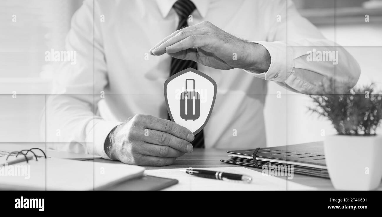 Concetto di assicurazione bagagli con scudo di carta protetto a mano dell'assicuratore, modello geometrico Foto Stock