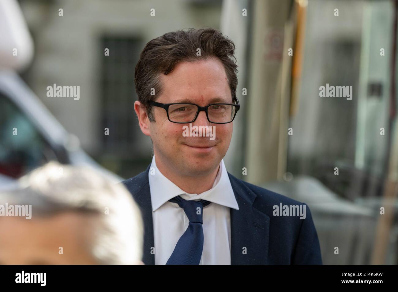 londra, Regno Unito. 31 ottobre 2023. Politici al di fuori dell'ufficio del gabinetto Alex Burghart deputato Segretario parlamentare per il Gabinetto credito: Ian Davidson/Alamy Live News Foto Stock