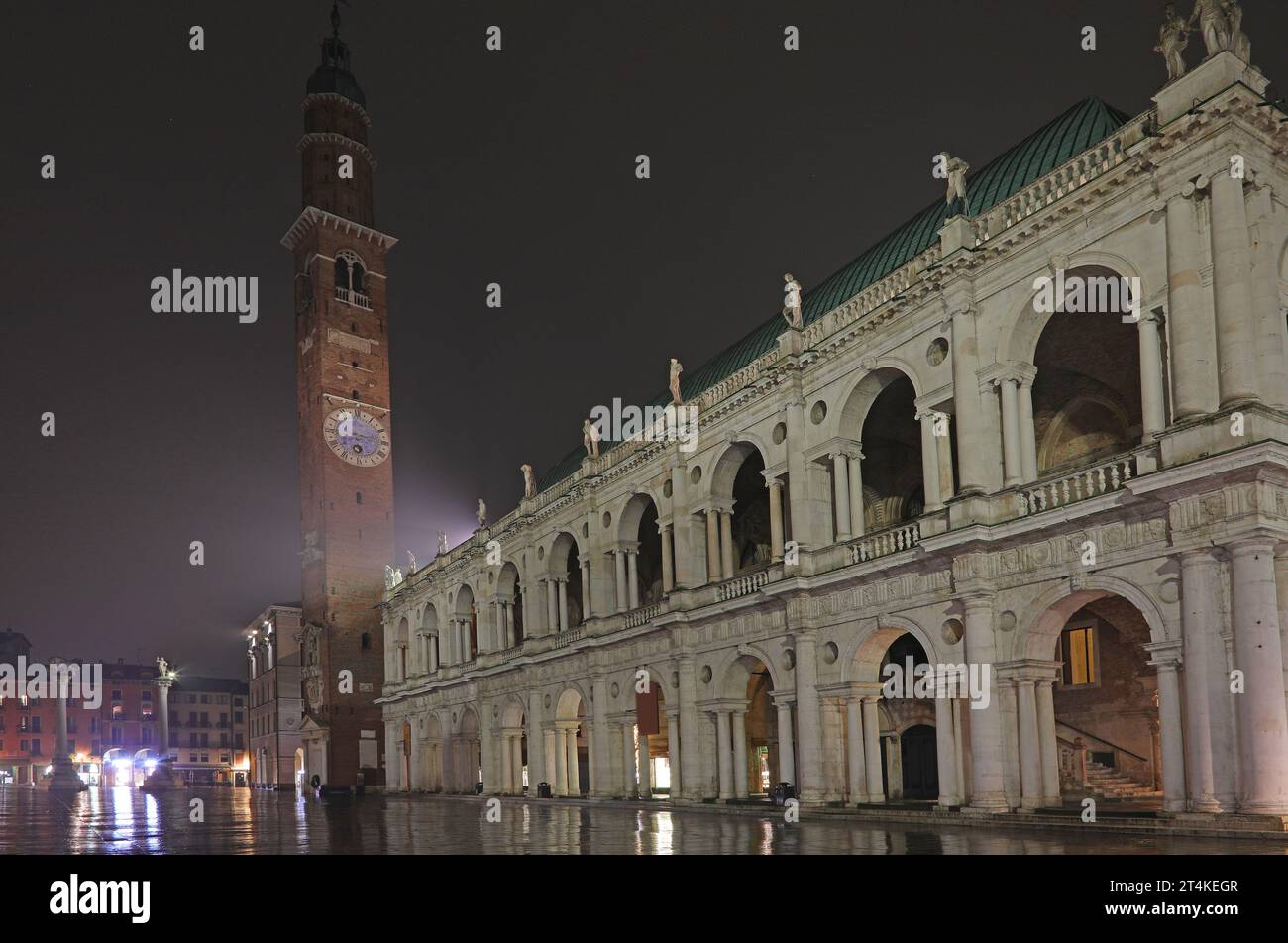 Vicenza, vi, Italia - 15 gennaio 2023: Città di Vicenza nel Nord Italia di notte Foto Stock