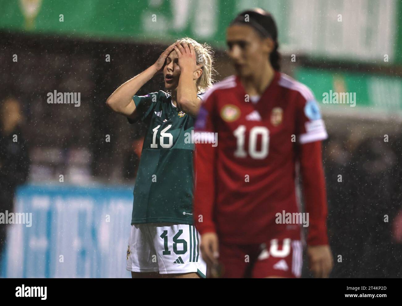 La Nadene Caldwell, in Irlanda del Nord, sembra smentita dopo la partita del gruppo B1 della UEFA Women's Nations League al Seaview Stadium di Belfast. Data immagine: Martedì 31 ottobre 2023. Foto Stock