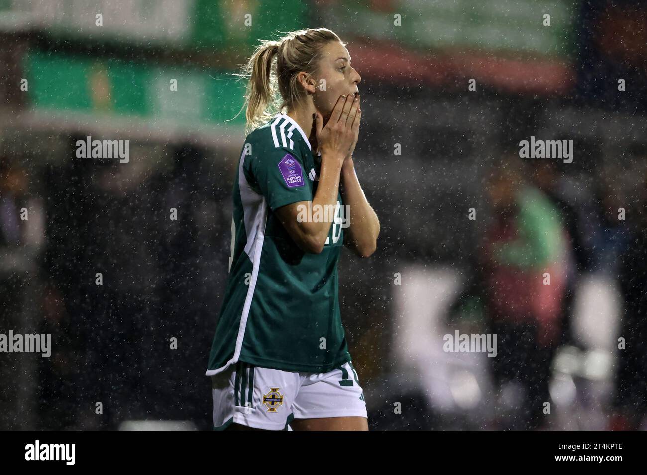 Nadene Caldwell, in Irlanda del Nord, reagisce dopo la partita del gruppo B1 della UEFA Women's Nations League al Seaview Stadium di Belfast. Data immagine: Martedì 31 ottobre 2023. Foto Stock