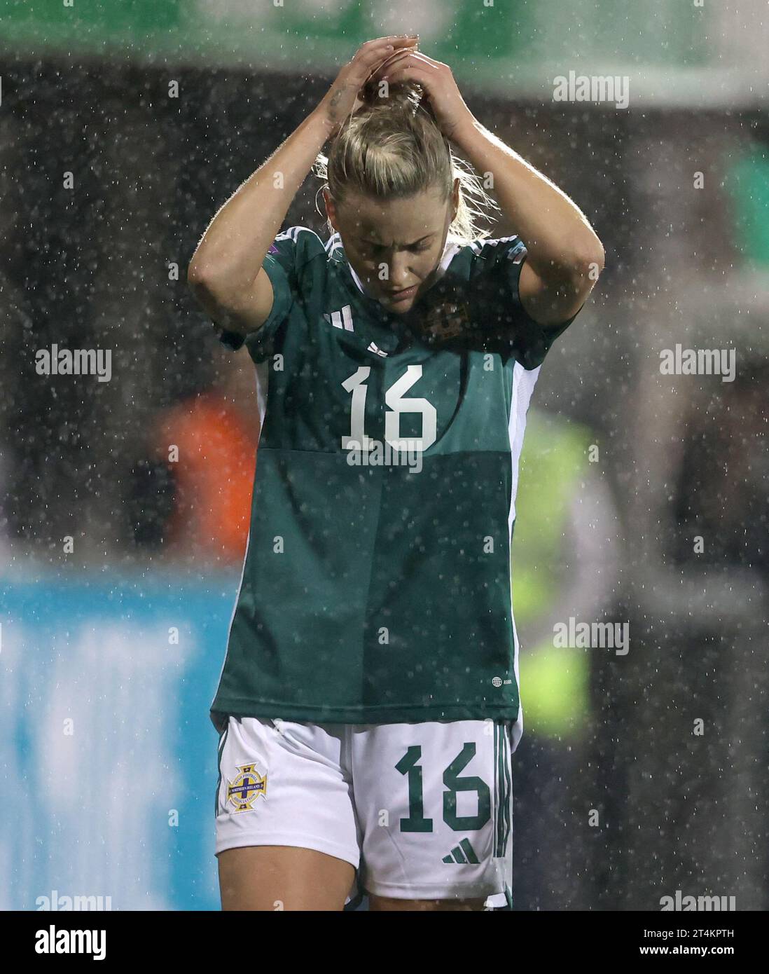 Nadene Caldwell, in Irlanda del Nord, reagisce dopo la partita del gruppo B1 della UEFA Women's Nations League al Seaview Stadium di Belfast. Data immagine: Martedì 31 ottobre 2023. Foto Stock
