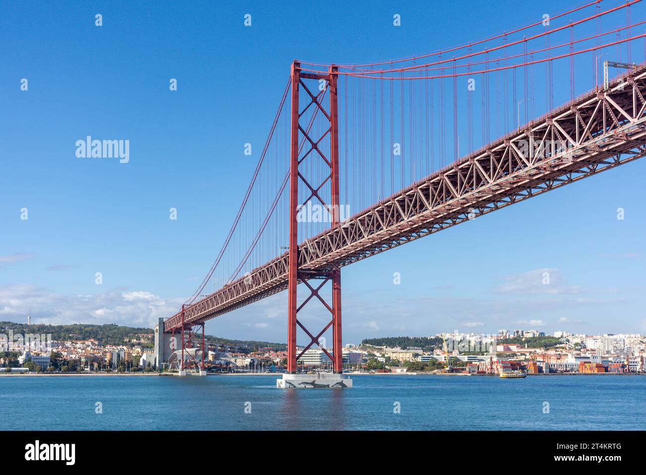 Ponte 25 de Abril (ponte sospeso) sul fiume Tago, Lisbona, Portogallo Foto Stock