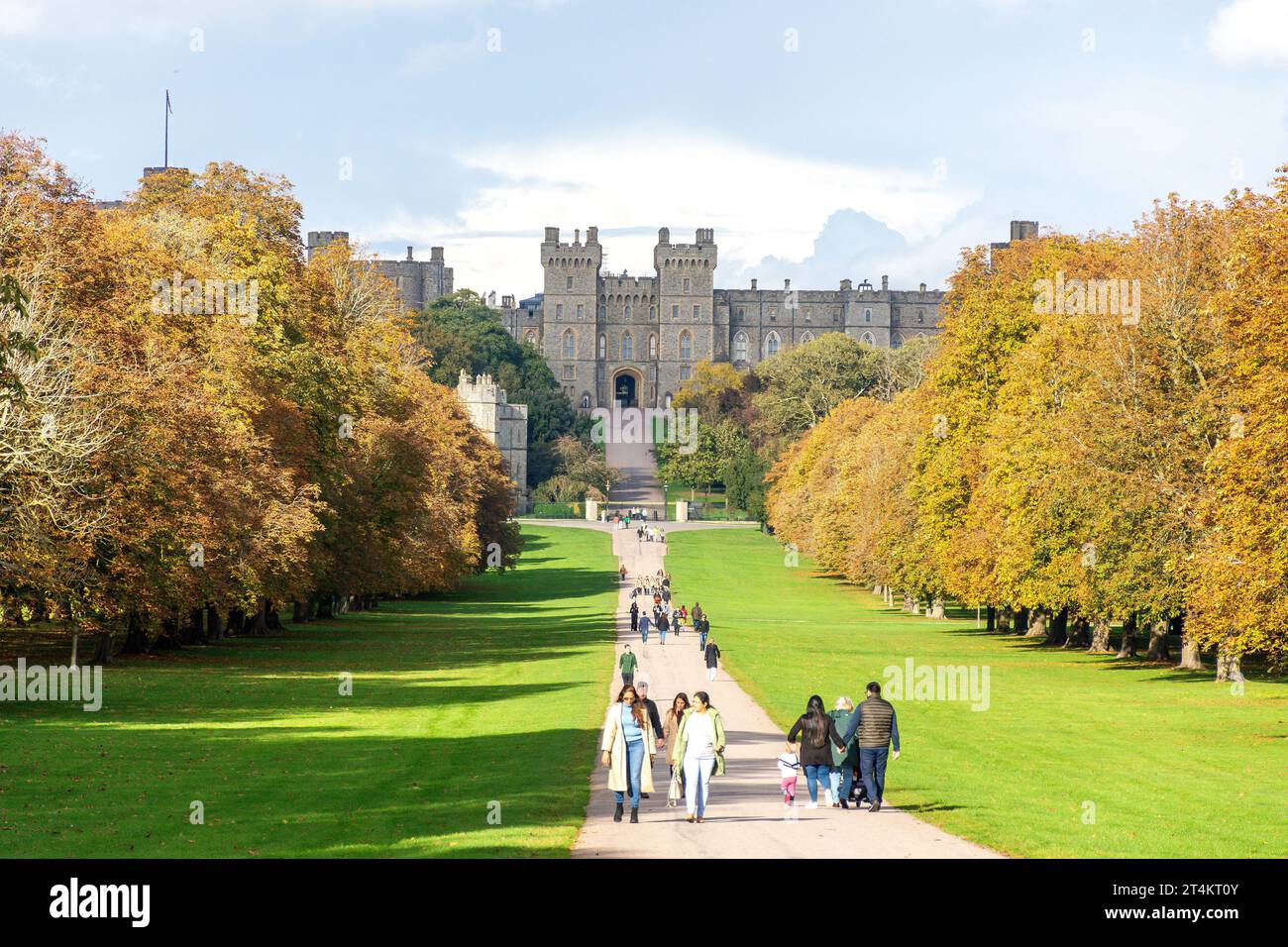 Il Castello di Windsor e dalla lunga passeggiata in autunno, Windsor, Berkshire, Inghilterra, Regno Unito Foto Stock