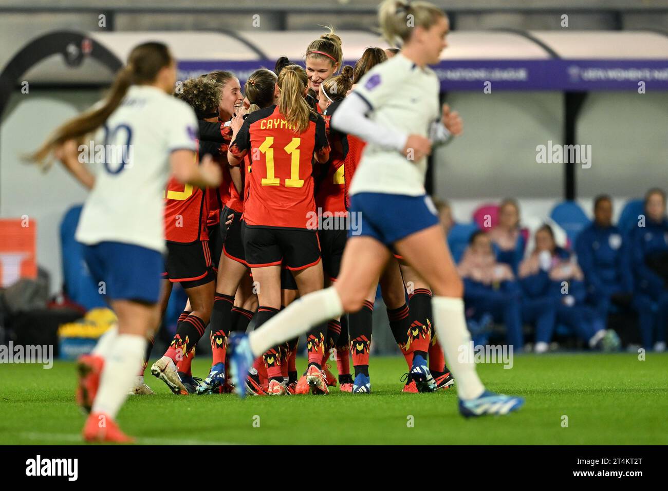 Heverlee, Belgio. 31 ottobre 2023. La belga Laura De neve festeggia con i suoi compagni di squadra dopo aver segnato il gol 1-0 durante una partita di calcio tra la nazionale femminile belga Red Flames e l'Inghilterra, partita 4/6 nel gruppo A1 della UEFA Women's Nations League 2023-2024, martedì 31 ottobre 2023, a Heverlee. BELGA PHOTO DAVID CATRY Credit: Belga News Agency/Alamy Live News Foto Stock