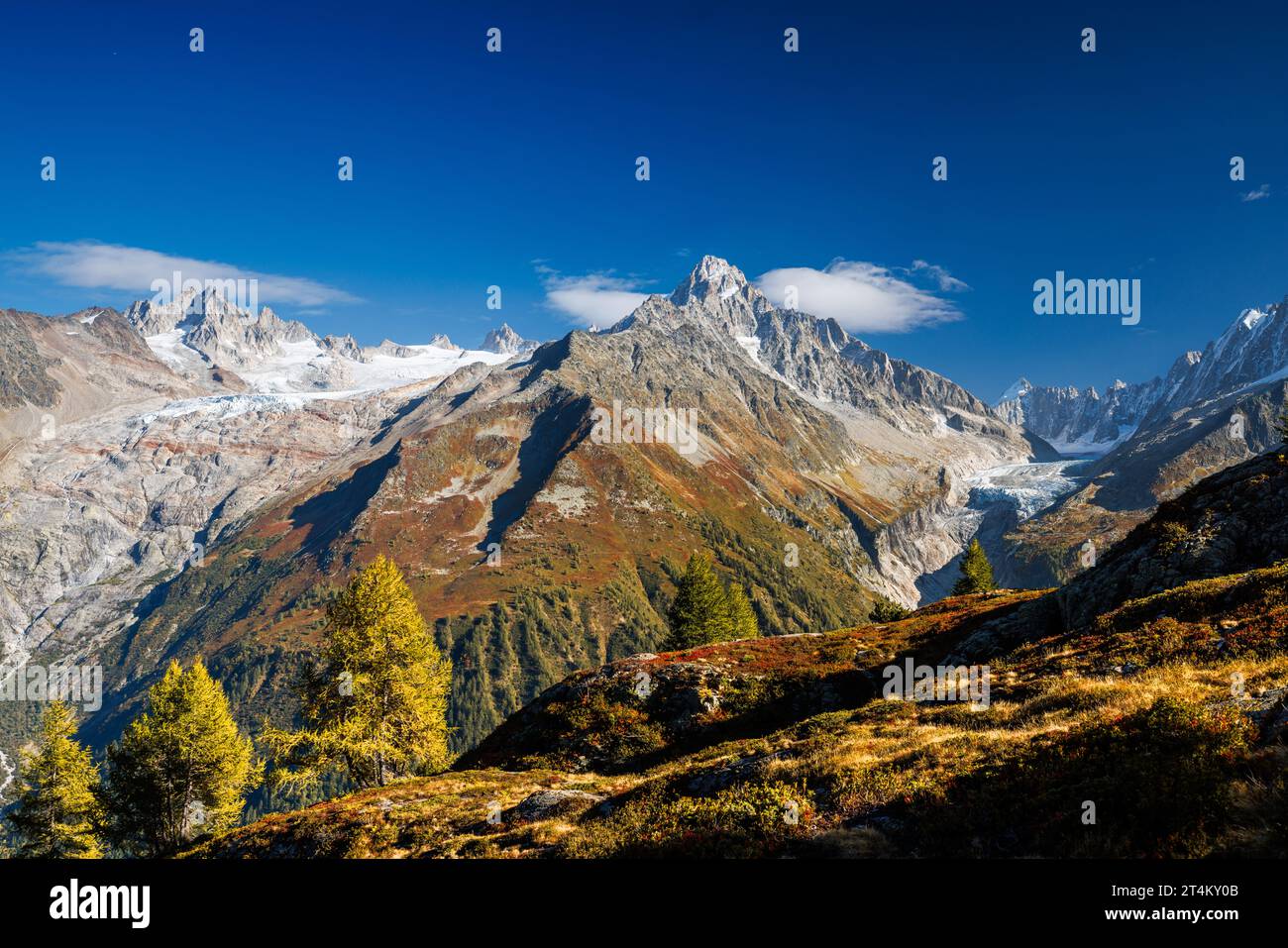 Glacier d'Argentière, Glacier du Tour con Aiguille du Tour e Aiguille du Chardonnet in autunno vicino a Chamonix, Francia Foto Stock