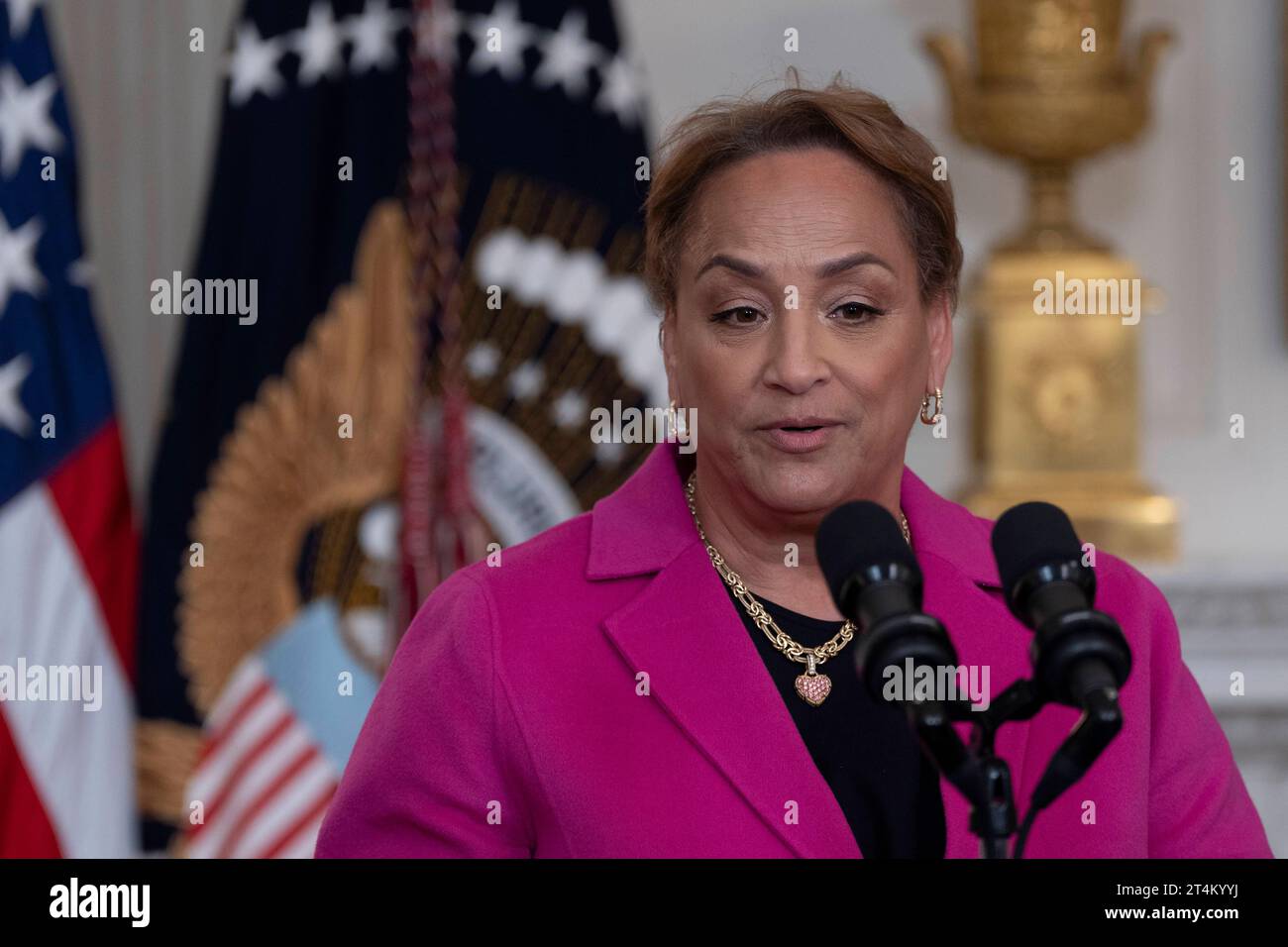 Jo Ann Jenkins, CEO di AARP, fa osservazioni sulla protezione della sicurezza pensionistica degli americani alla Casa Bianca di Washington, DC, 31 ottobre 2023. Copyright: XChrisxKleponisx/xCNPx/MediaPunchx credito: Imago/Alamy Live News Foto Stock