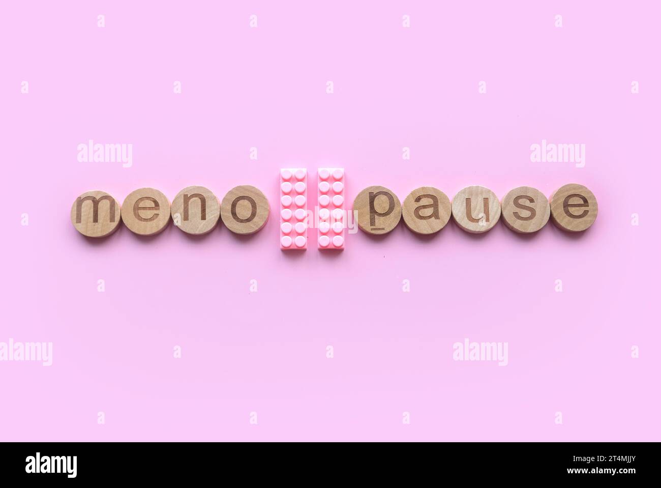 Concetto di menopausa. alfabeto della parola menopausa. Foto Stock