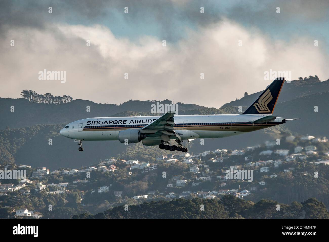 Singapore Airlines Boing 777 sta per atterrare all'aeroporto di Wellington, nuova Zelanda Foto Stock