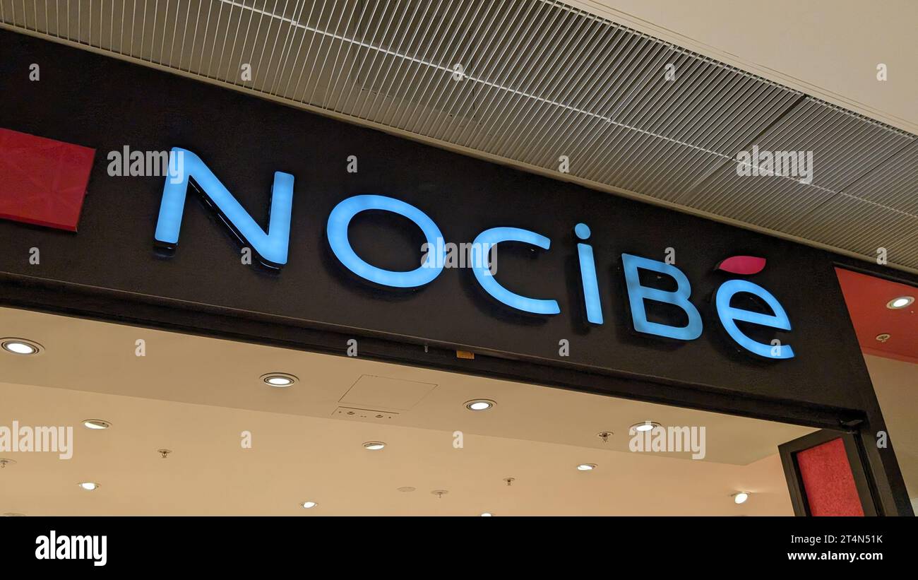 Bordeaux , Francia - 10 19 2023 : entrata del marchio Nocibe e cartello con scritta facciata facciata facciata facciata facciata, catena di negozi di bellezza, cosmetici, profumi, boutique Foto Stock