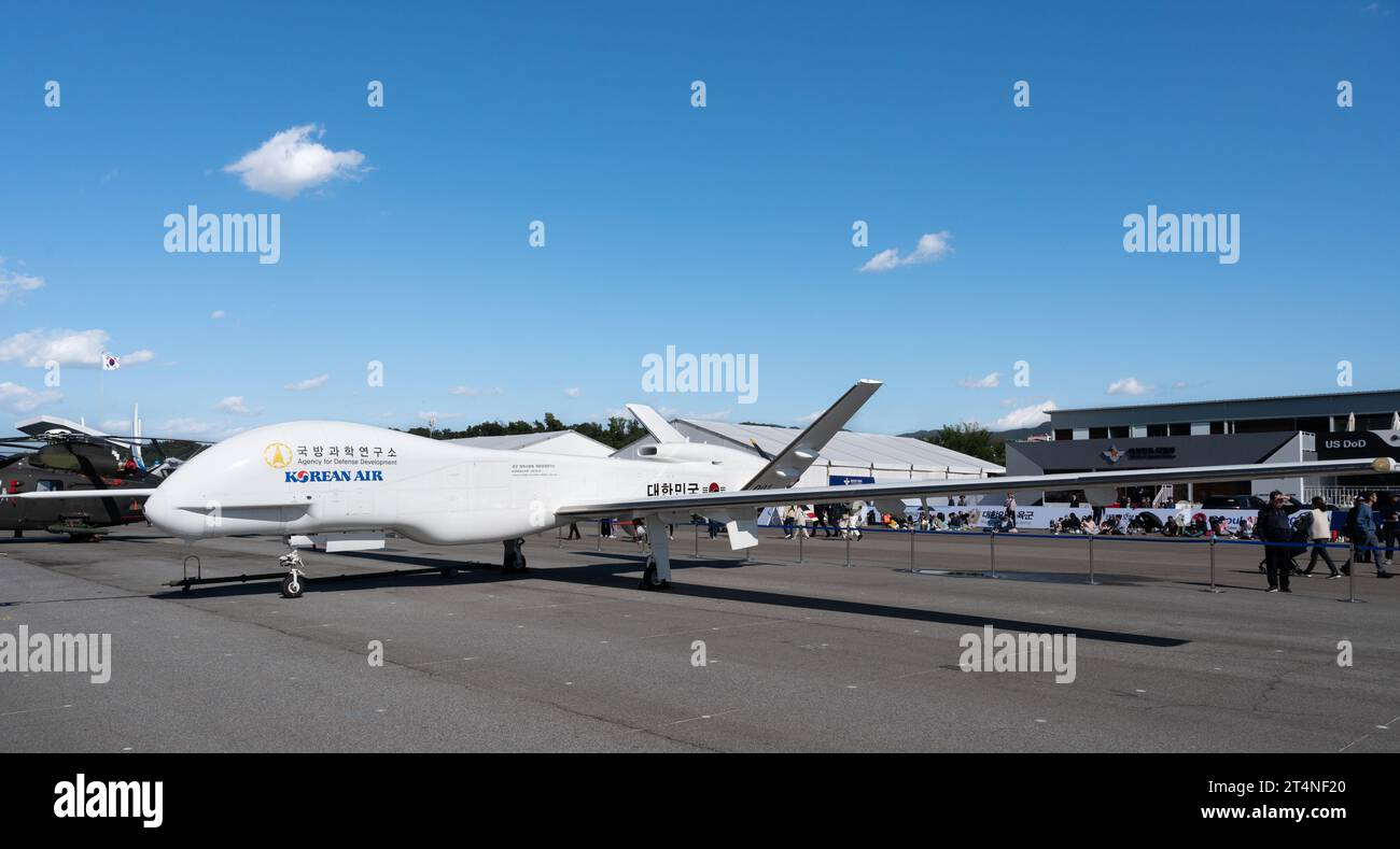 Seongnam, Corea del Sud - 21 ottobre 2023: UAV MASCHIO strategico ad alte prestazioni (KUS-FS) esposto al Seoul Airshow ADEX 2023. Foto Stock