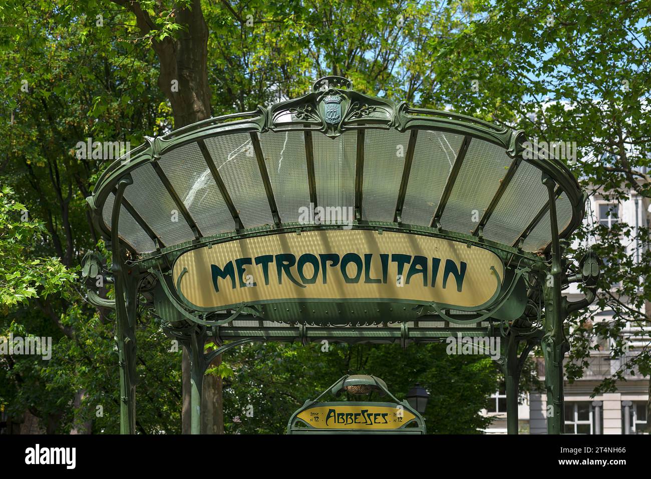 Ingresso Art Nouveau. Costruita intorno al 1900, la stazione della metropolitana Abbesses, Pars, Francia Foto Stock