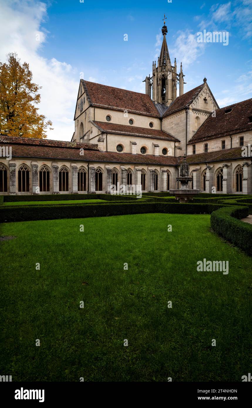 Cortile interno, chiostro, chiesa del monastero, monastero e palazzo di Bebenhausen, Baden-Wuerttemberg, Germania Foto Stock