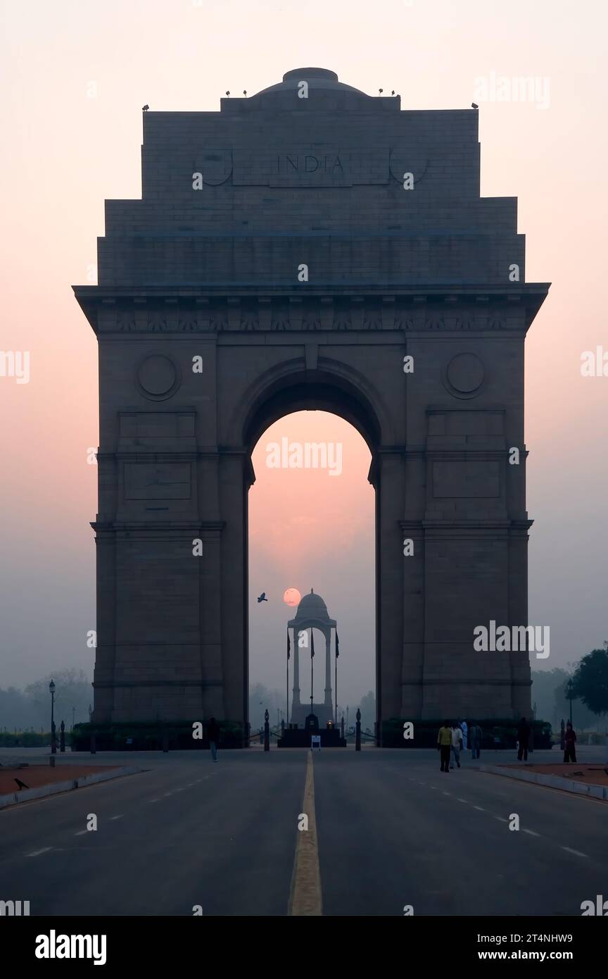 India Gate all'alba, Amar Jawan Jyoti, Delhi, India Foto Stock