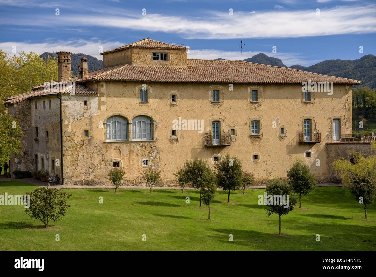 MAs del Cavaller House, a Vidrà, in una mattinata autunnale (Osona, Catalogna, Spagna) ESP: Casa del Mas del Cavaller, en Vidrà, en una mañana de Otoño Foto Stock