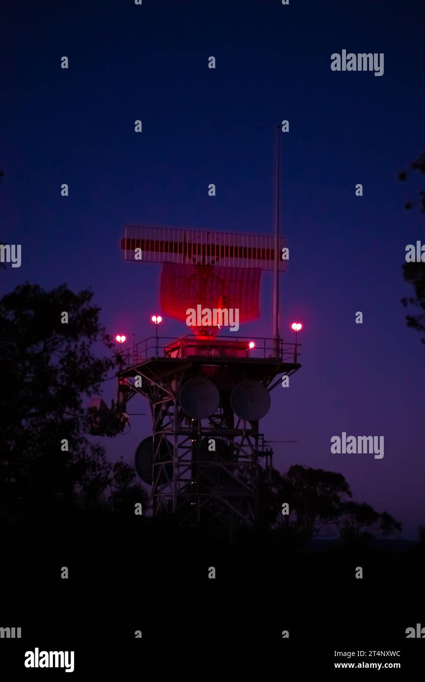 Radar Tower sul Monte Majura, Canberra di notte Foto Stock