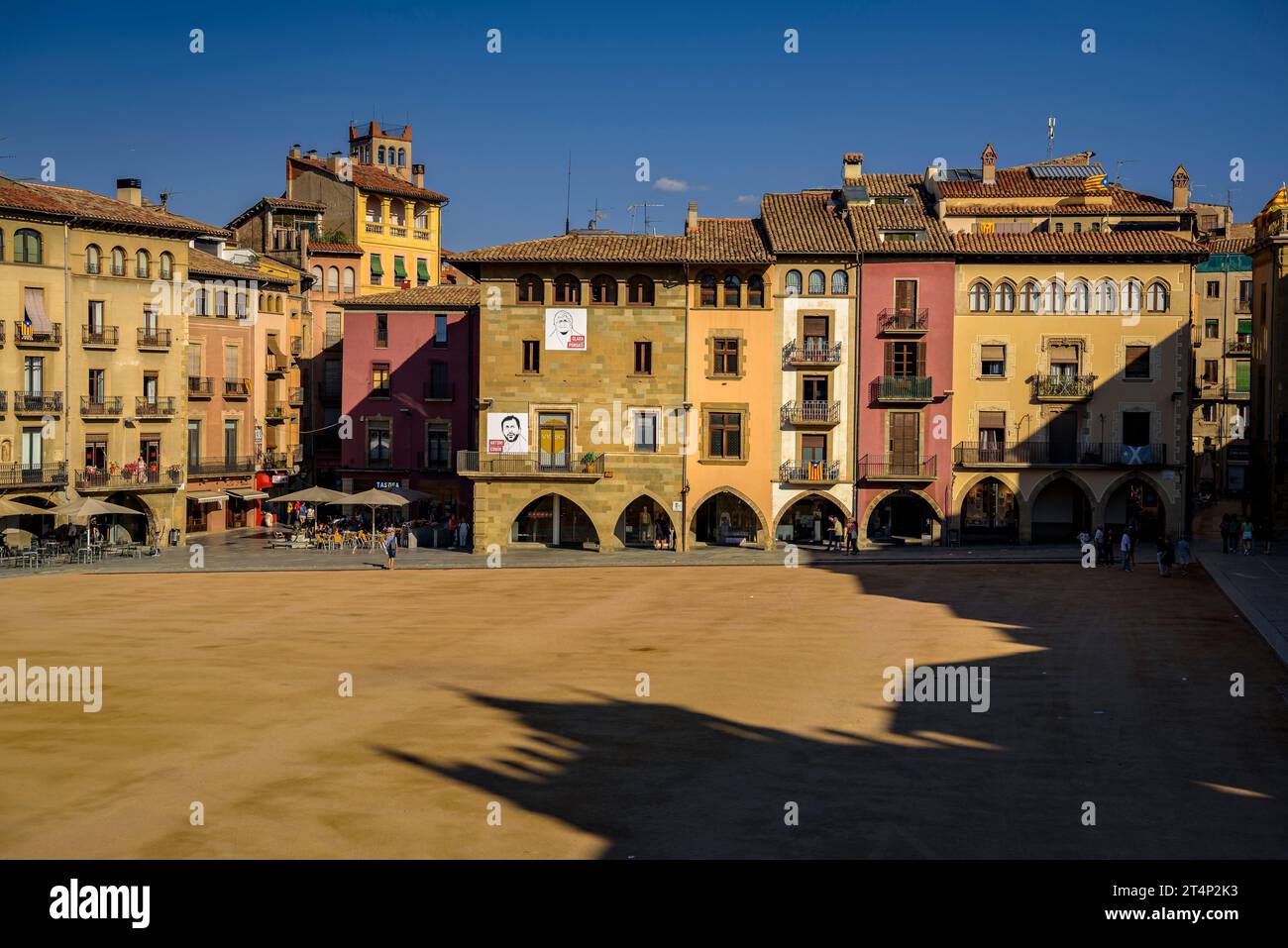 Piazza maggiore o Mercadal de Vic nel centro storico della città, in un pomeriggio autunnale (Osona, Barcellona, Catalogna, Spagna) Foto Stock