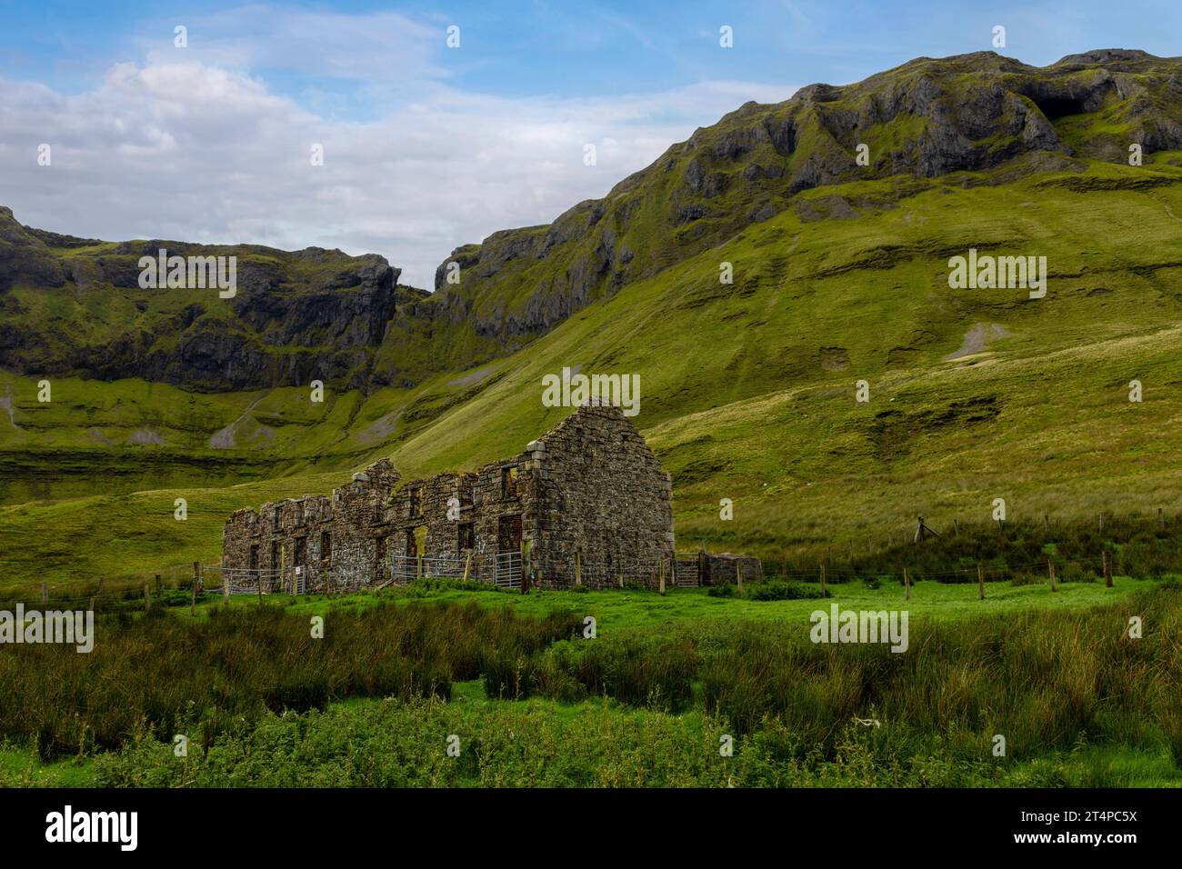 Il Gleniff Horseshoe a Sligo in Irlanda è una valle a forma di ferro di cavallo circondata dalle montagne Dartry. Foto Stock