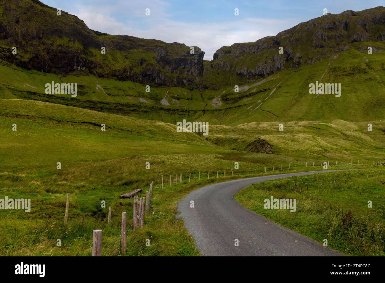 Il Gleniff Horseshoe a Sligo in Irlanda è una valle a forma di ferro di cavallo circondata dalle montagne Dartry. Foto Stock