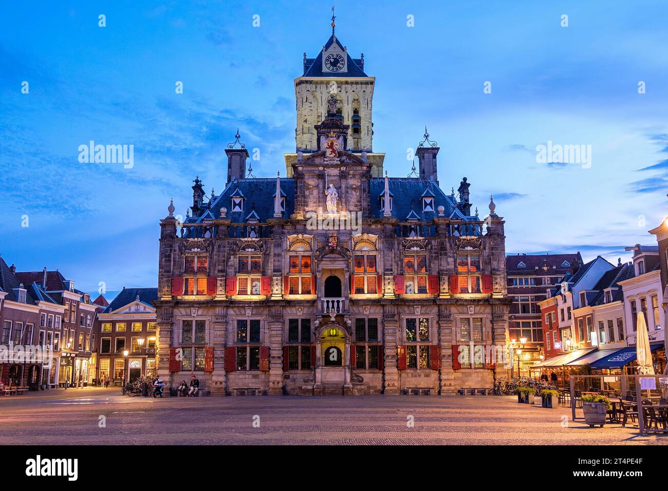 Municipio di Delft, Paesi Bassi. L'edificio è un punto di riferimento storico e un esempio di architettura gotica e rinascimentale olandese. Foto Stock