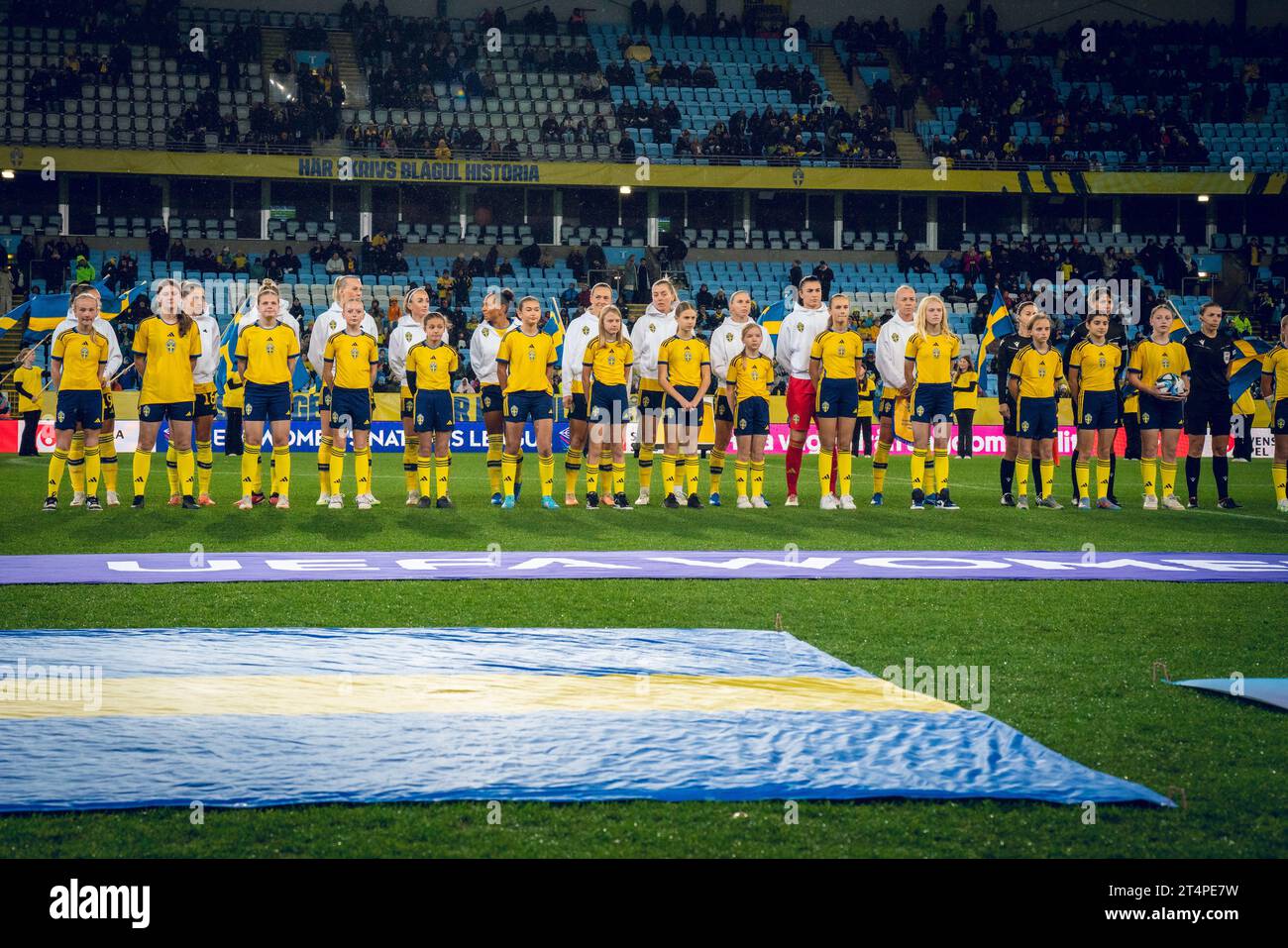 Malmoe, Svezia. 31 ottobre 2023. I giocatori svedesi si schierano per la partita della UEFA Nations League tra Svezia e Italia all'Eleda Stadion di Malmoe. (Foto: Gonzales Photo/Alamy Live News Foto Stock