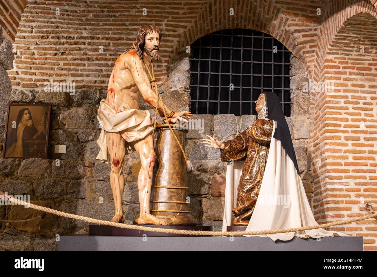 Avila, Spagna, 08.10.21. Scultura "Cristo legato alla colonna e Santa Teresa di Gesù" di Gregorio Fernandez nel Museo e casa di Santa Teresa Foto Stock