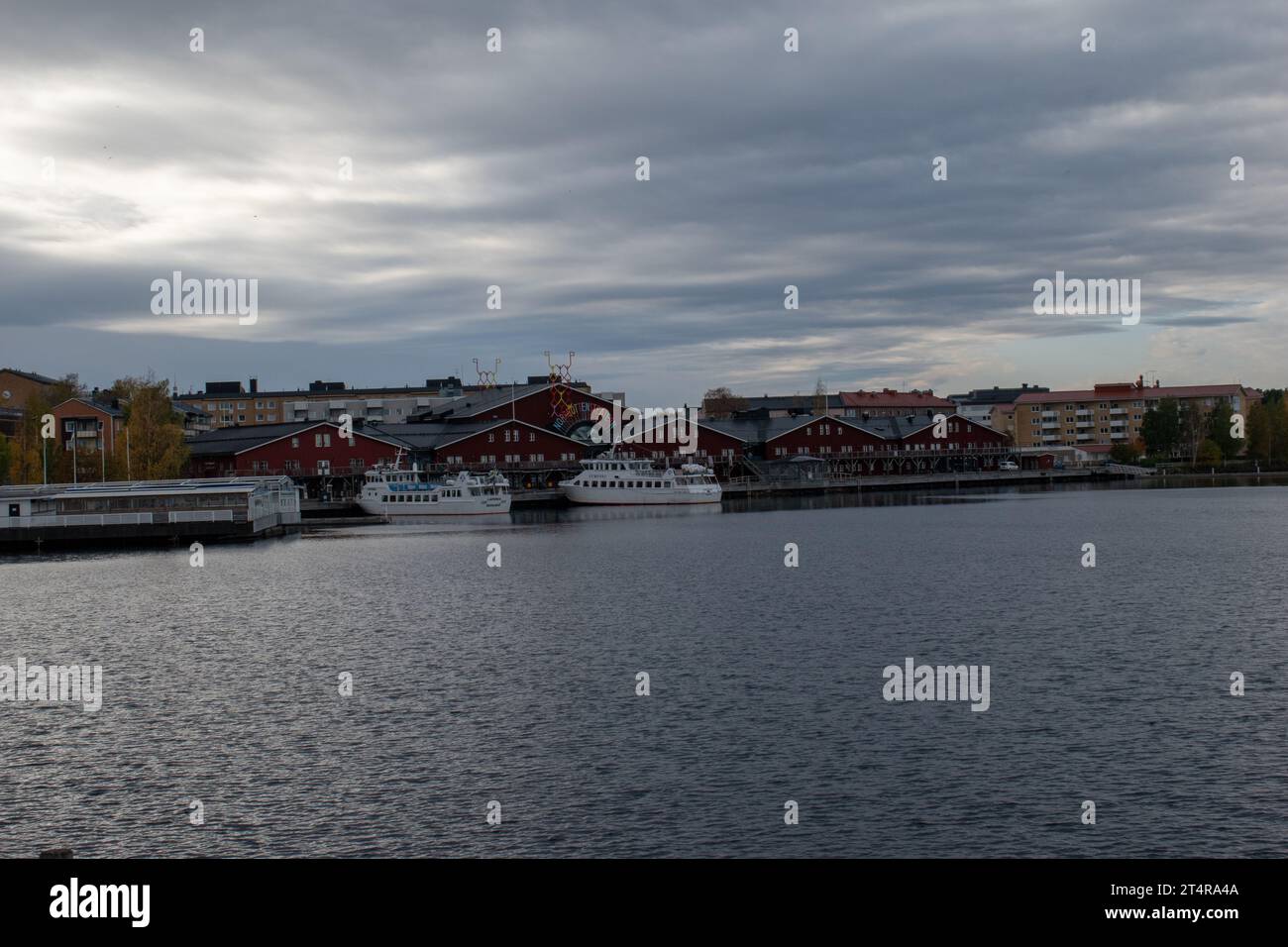 Lulea, Norrbotten, Svezia - 6 ottobre 2023: Il centro di Lulea, fotografato in una nuvolosa giornata autunnale. Foto Stock