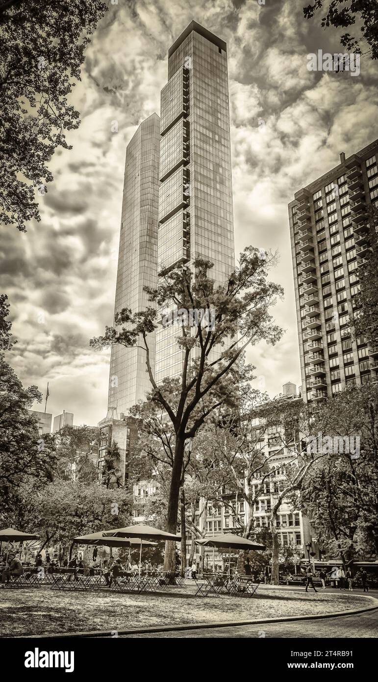 New York City, USA, 14 maggio 2018, vista del Madison Square Park con moderni grattacieli sullo sfondo Foto Stock