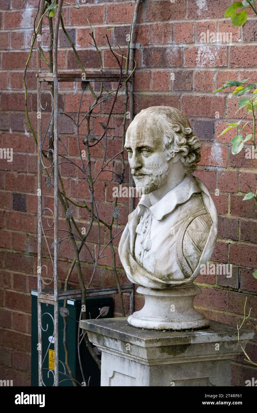 Busto di William Shakespeare, Shakespeare Garden, Lightwoods House, Bearwood, Birmingham, West Midlands, Inghilterra, Regno Unito Foto Stock