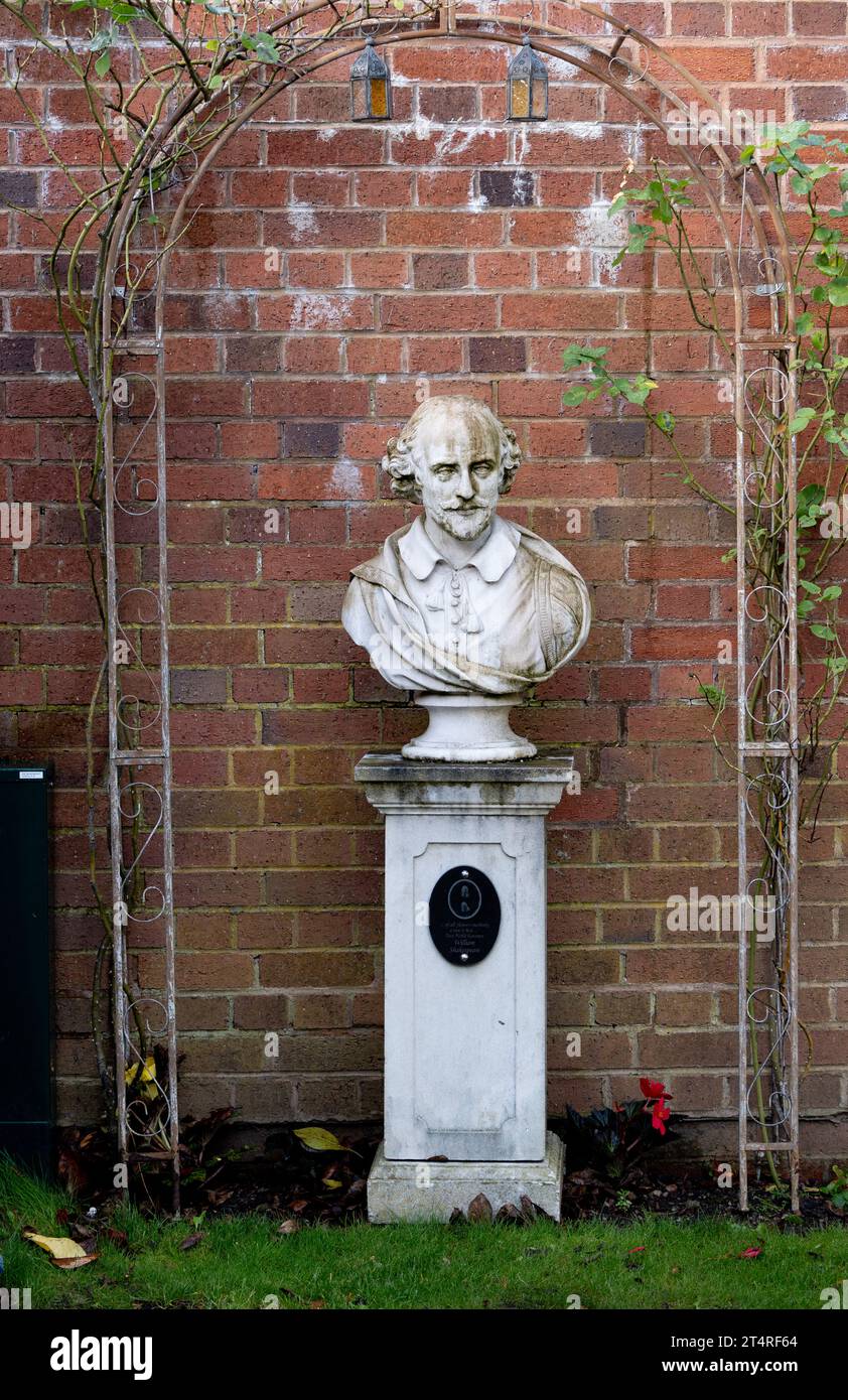 Busto di William Shakespeare, Shakespeare Garden, Lightwoods House, Bearwood, Birmingham, West Midlands, Inghilterra, Regno Unito Foto Stock