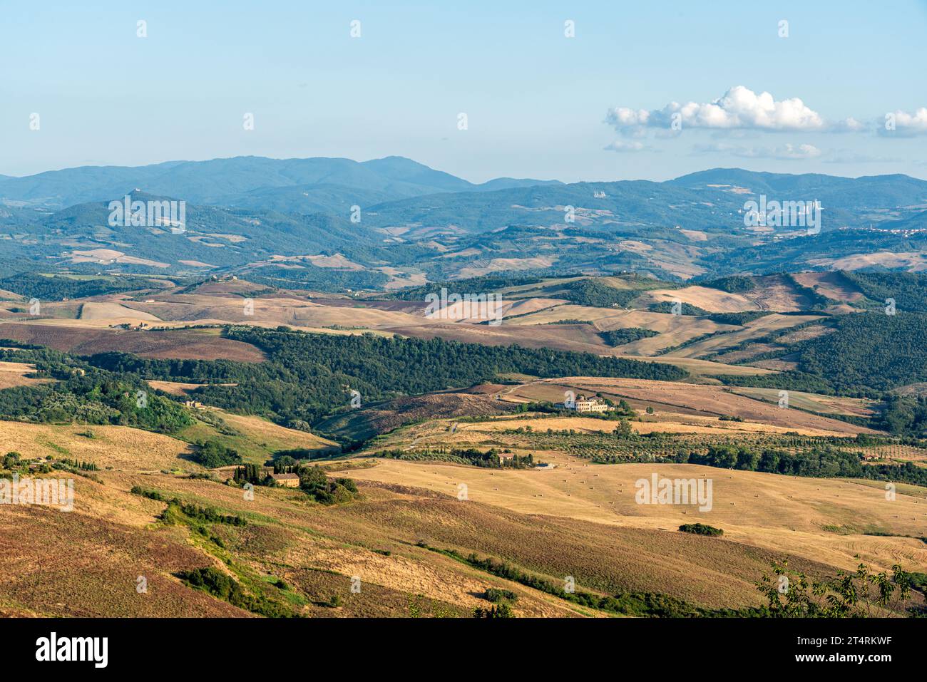 Splendido paesaggio toscano vicino a Volterra, in provincia di Pisa, Toscana, Italia. Foto Stock