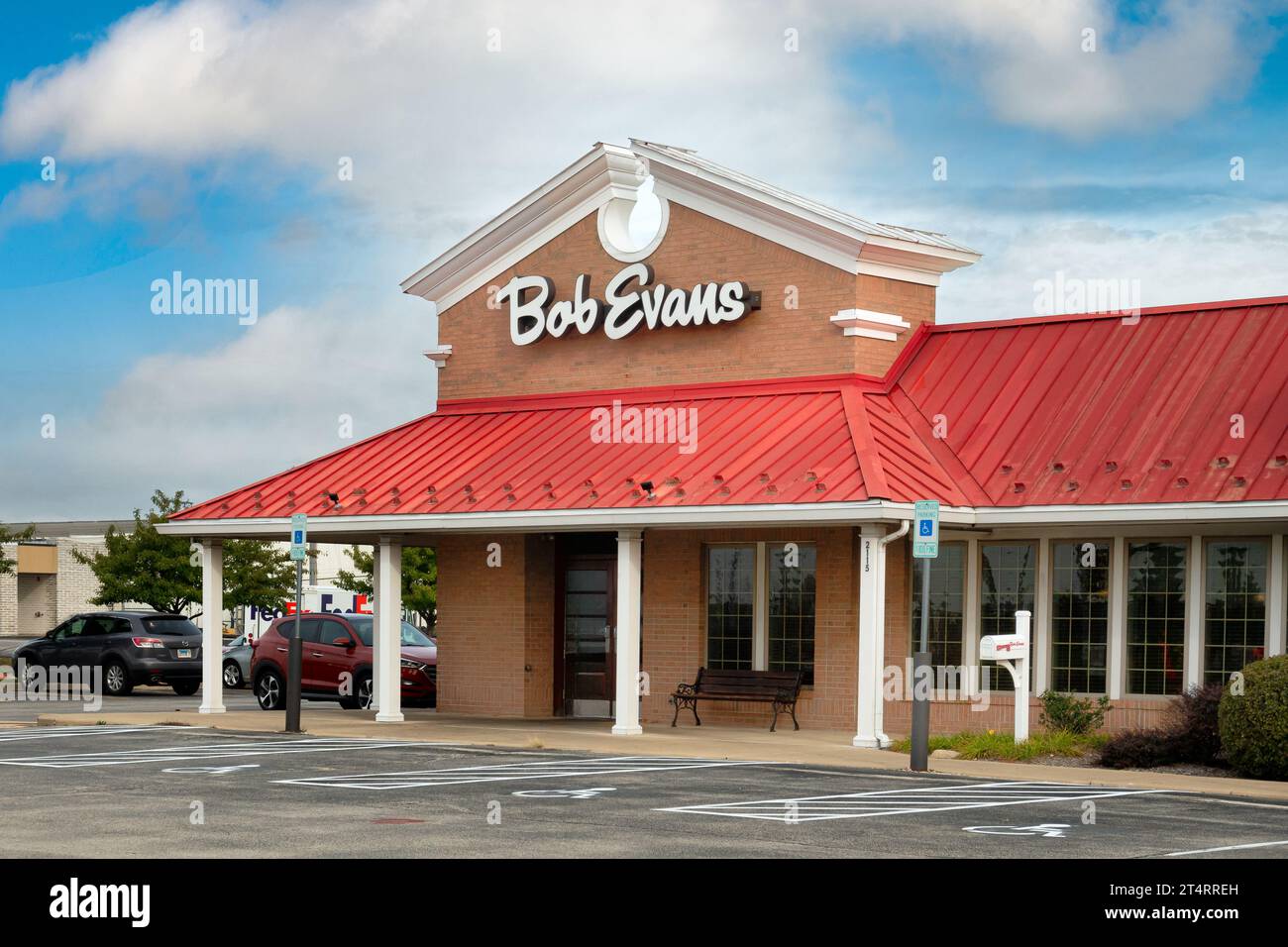 NORMAL, il, USA - 18 OTTOBRE 2023: Esterno ristorante Bob Evans e logo del marchio. Foto Stock