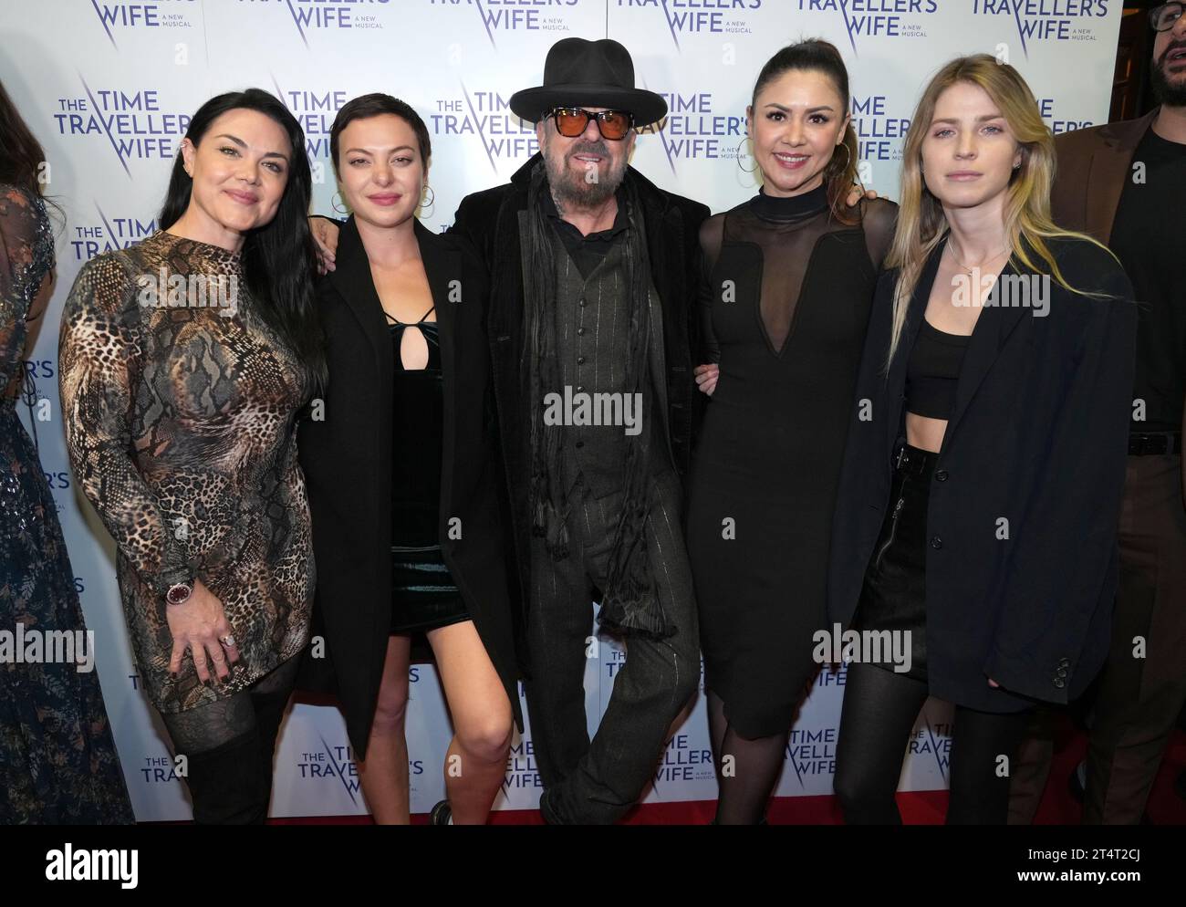 Dave Stewart arriva per la serata di apertura della moglie del viaggiatore del tempo: The Musical all'Apollo Theatre di Londra. Data foto: Mercoledì 1 novembre 2023. Foto Stock