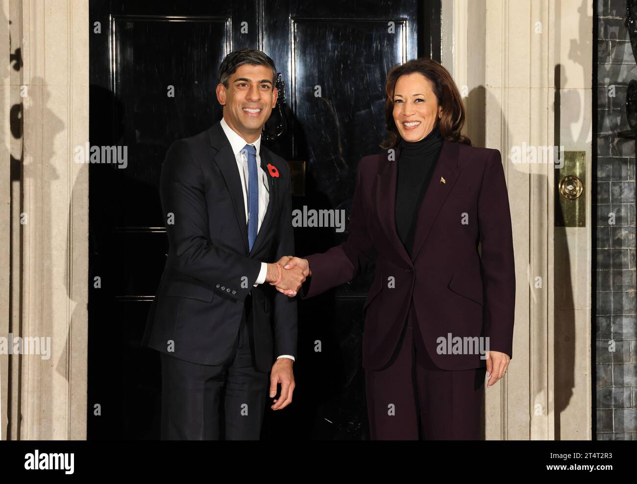 Londra, Regno Unito, 1 novembre 2023. Il vicepresidente americano ha visitato il primo ministro britannico Rishi Sunak durante il vertice sulla sicurezza dell'intelligenza artificiale a Bletchley Park. Prima aveva tenuto un discorso presso l'ambasciata americana sulla limitazione dei rischi e sull'utilizzo dei vantaggi dell'IA. Credito : Monica Wells/Alamy Live News Foto Stock