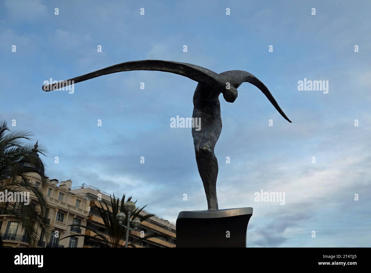 Scultura commemorativa di Jean-Marie Fondacaro sulla Promenade des Anglais a Nizza Foto Stock