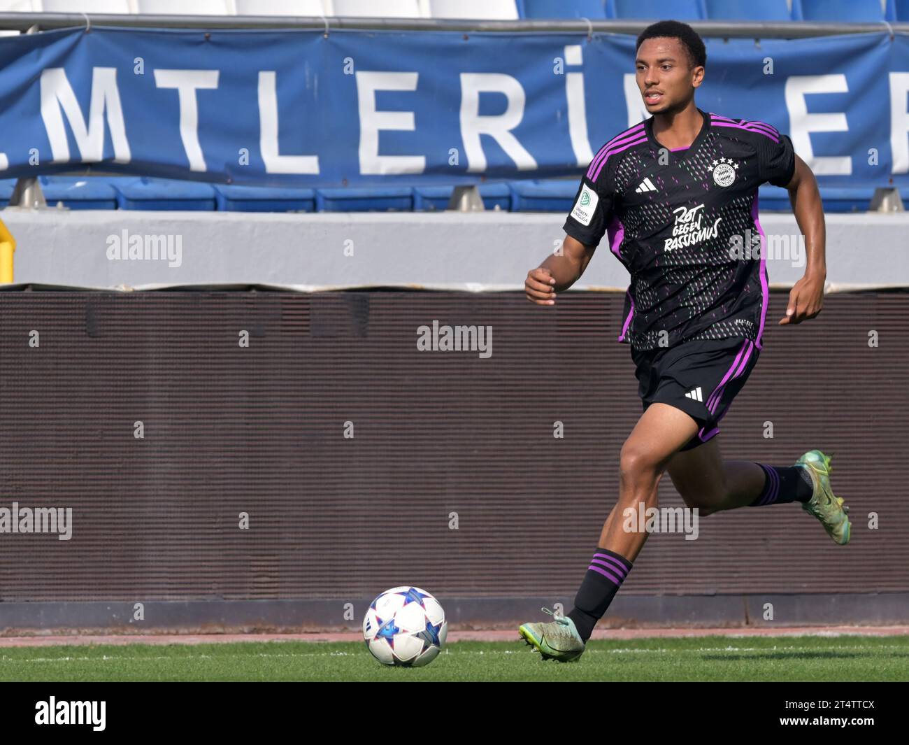 ISTANBUL - Vincent Manuba dell'FC Bayern Monaco U19 durante la partita del gruppo A della UEFA Youth League tra Galatasaray e FC Bayern Monaco al Recep Tayyip Erdogan Stadium il 24 ottobre a Istanbul, Turchia. ANP | Hollandse Hoogte | GERRIT VAN COLOGNE Foto Stock