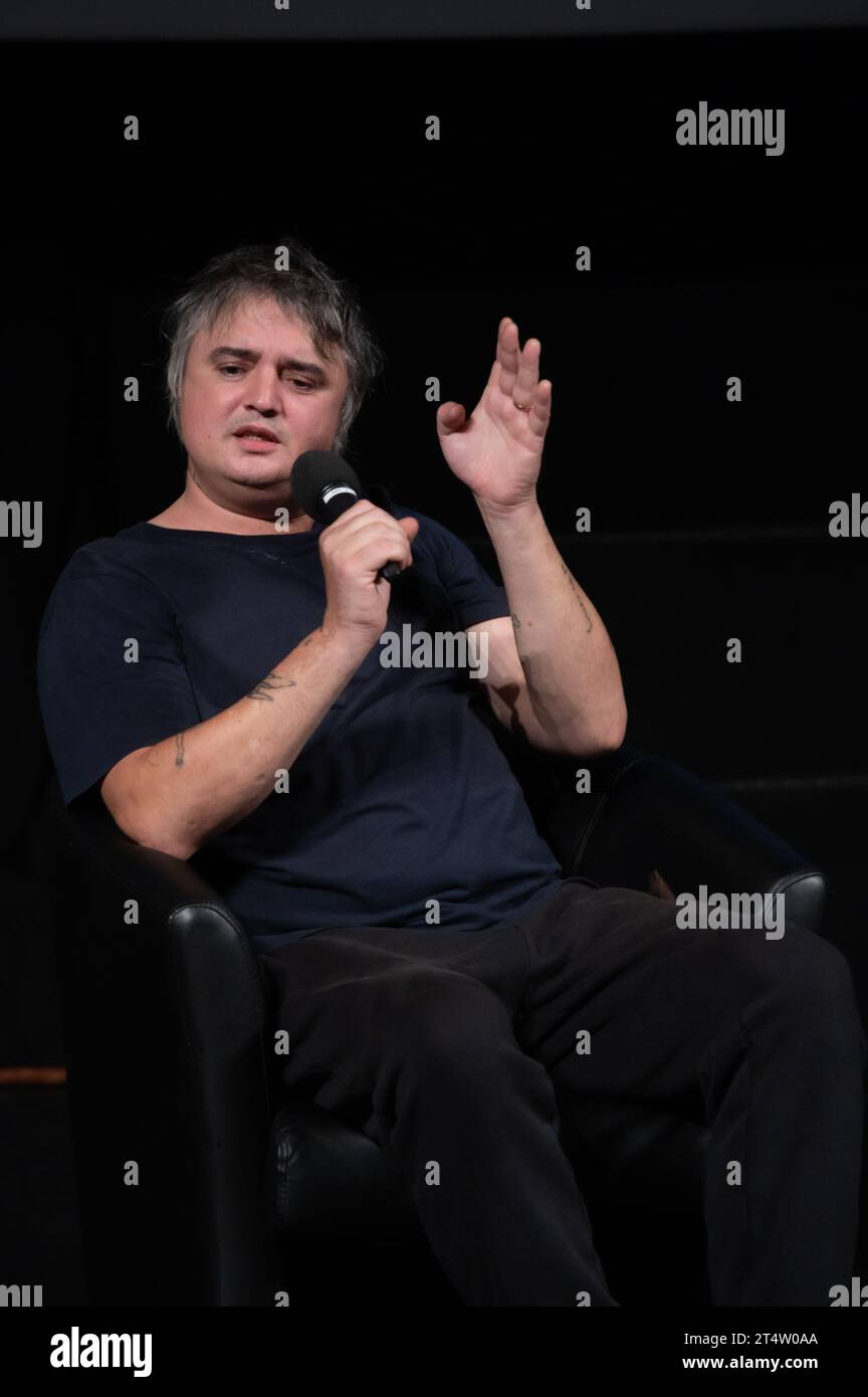 Londra, Regno Unito. 1 novembre 2023. Peter Doherty e la moglie Katia De Vidas parlano del suo documentario "Stranger in My Own Skin" dopo la sua prima a Londra al Vue West End. Cristina Massei/Alamy Live News Foto Stock