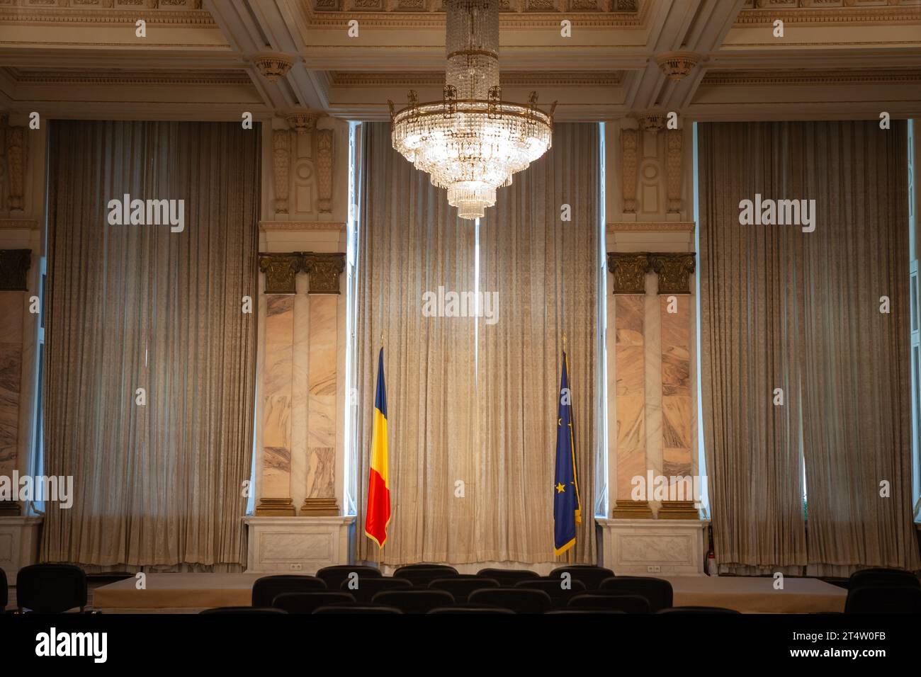Immagine dell'interno del palazzo del parlamento rumeno, con particolare attenzione a una sala conferenze. Il Palazzo del Parlamento, conosciuto anche come il Repub Foto Stock