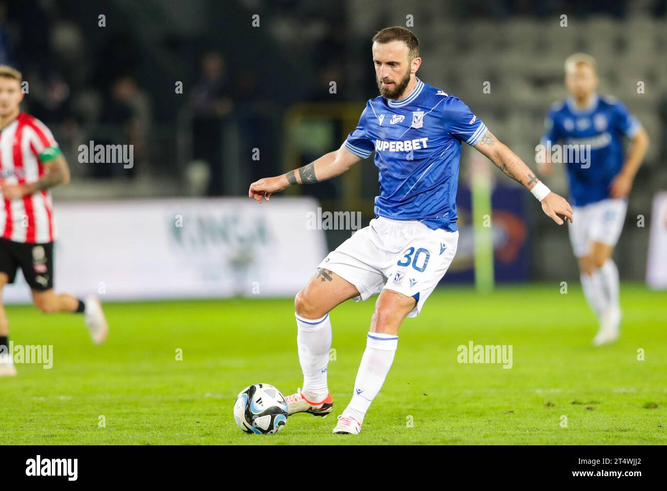 Nika Kvekveskiri di Lech Poznan visto in azione durante la partita di calcio Ekstraklasa del 2023-24 tra Cracovia Krakow e Lech Poznan allo Stadio di Cracovia. Punteggio finale; Cracovia Krakow 1:1 Lech Poznan. (Foto di Grzegorz Wajda/SOPA Images/Sipa USA) credito: SIPA USA/Alamy Live News Foto Stock