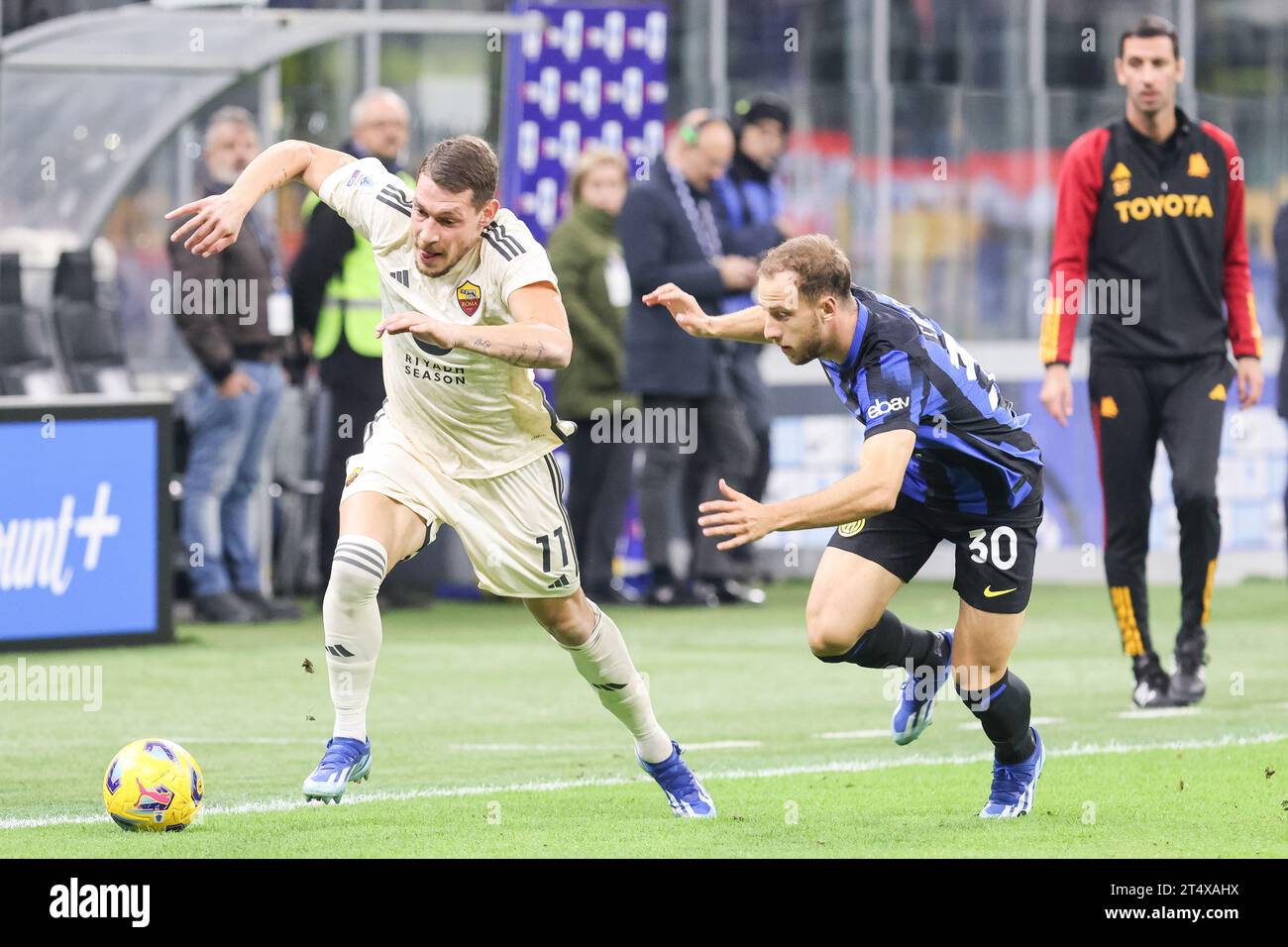 Milano, Italia - ottobre 29 2023 - Inter-Roma serie A - belotti andrea AS roma e carlos augusto fc internazionale Foto Stock