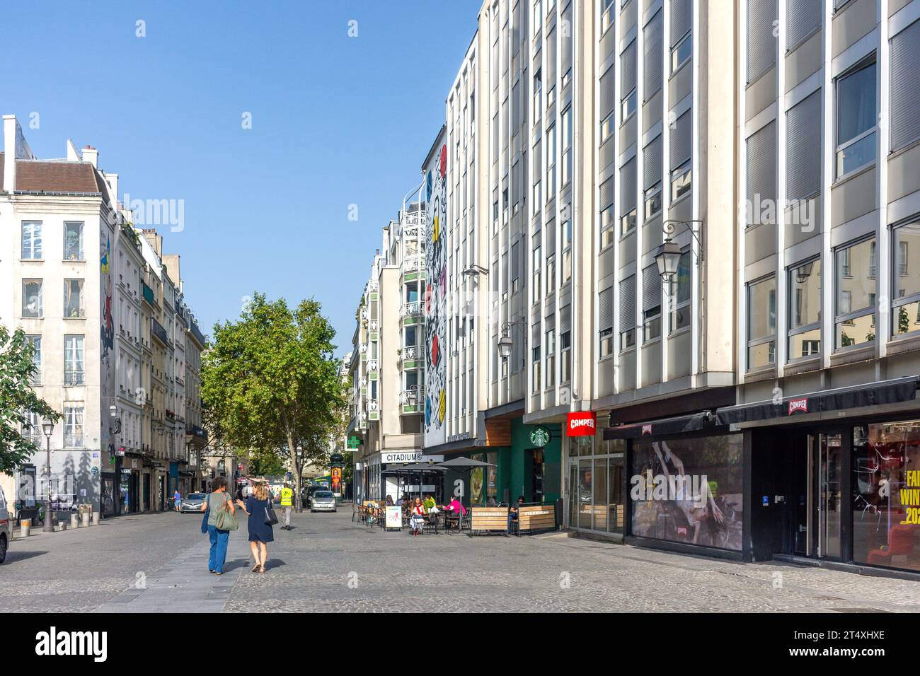 Street scene, Rue Aubry le Boucher, Beaubourg, Parigi, Île-de-France, Francia Foto Stock