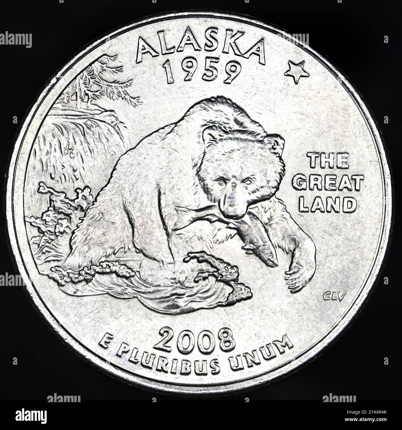 US commemorative State Quarter Dollar : Alaska (1959) The Great Land - orso con salmone Foto Stock