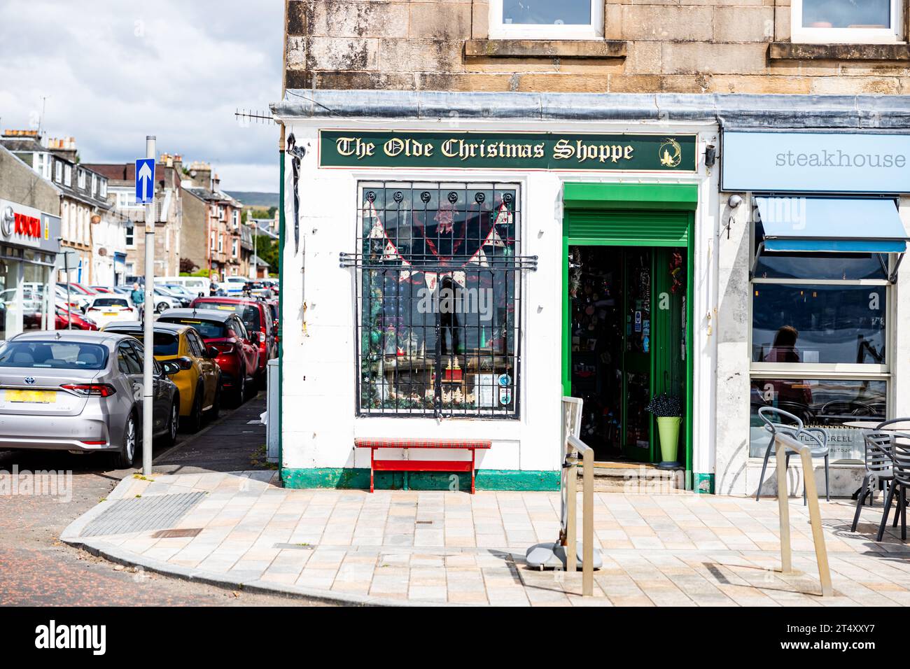 L'Olde Christmas Shoppe. Negozio a tema natalizio aperto tutto l'anno. Helensburgh, Argyll and Bute, Scozia, Regno Unito Foto Stock