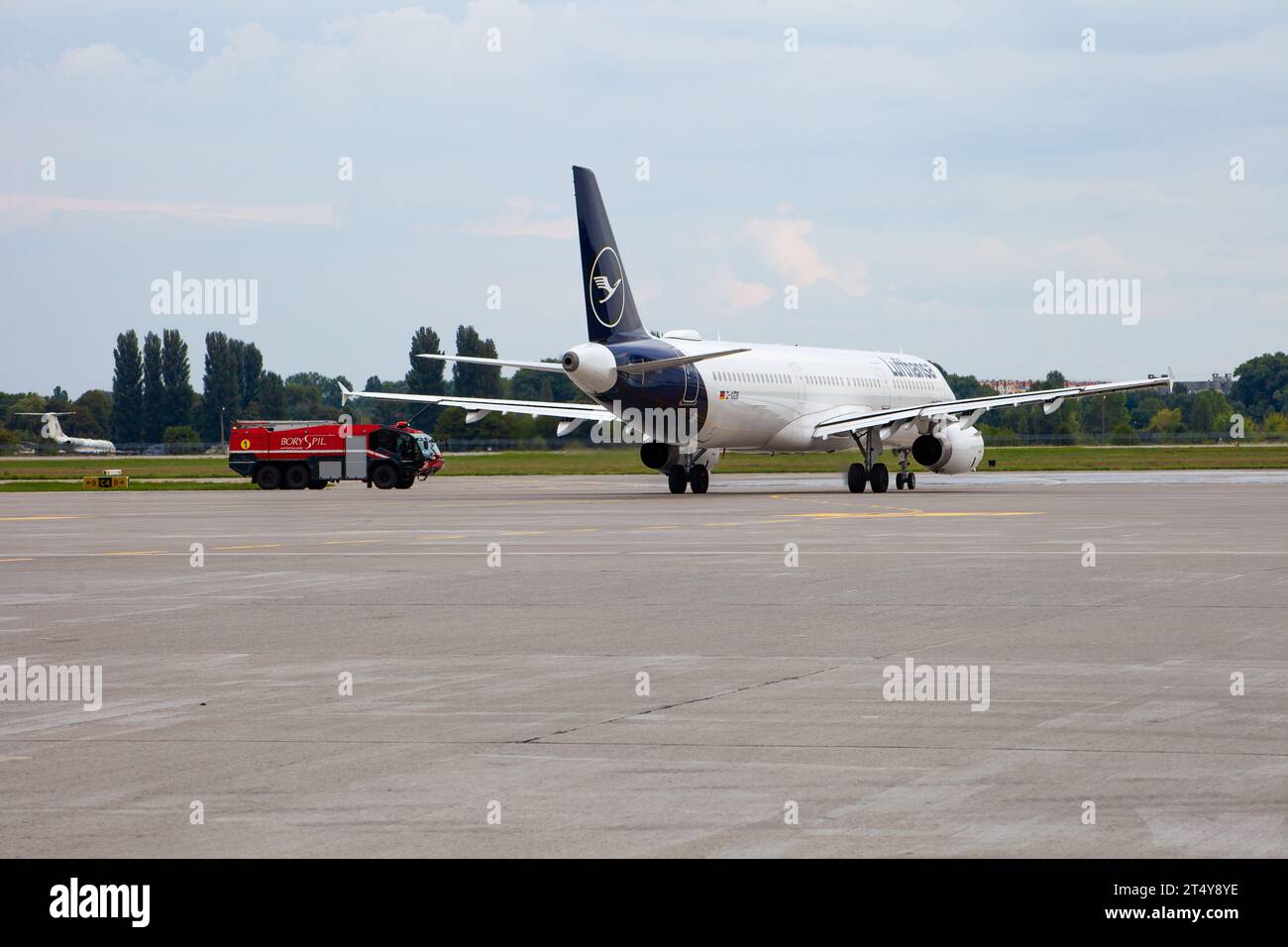 Aereo passeggeri della compagnia aerea tedesca Lufthansa D-AIDB. Grembiule per l'aeroporto. Aerei della Germania in pista. Aereo Airbus A321-231 arriva. Ucraina, Kiev - 1 settembre 2021. Foto Stock