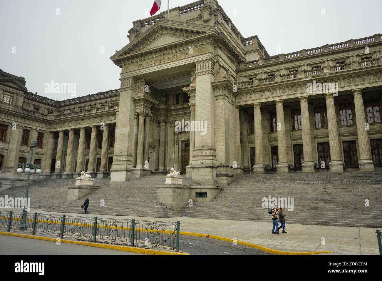Il Palazzo di giustizia, sede della Corte Suprema del Perù. Si trova di fronte al Paseo de los Héroes Navales. Lima, Perù, 3 ottobre 2023. Foto Stock