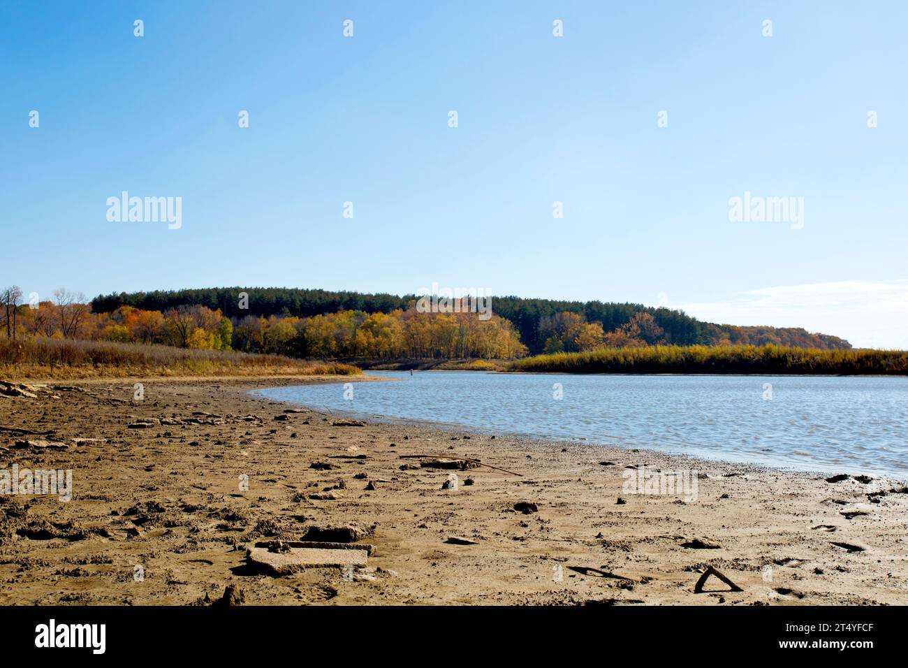 Paesaggi autunnali su una spiaggia dell'Iowa in una giornata autunnale. Foto Stock