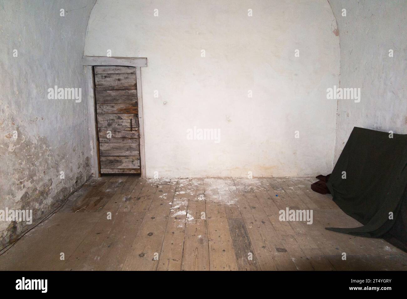 Prigione del castello, o prigione. Le persone accusate di stregoneria sono state incarcerate dal Witch Finder General, Matthew Hopkins. Interno. Colchester Castle. REGNO UNITO. (136) Foto Stock