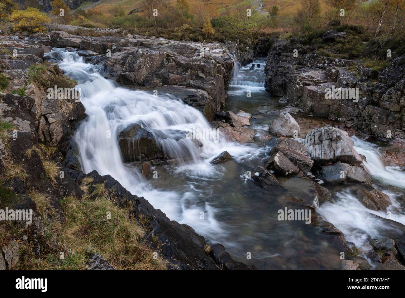 Cascate di Clachaig sul fiume Coe, Glencoe, Highlands, Scozia Foto Stock