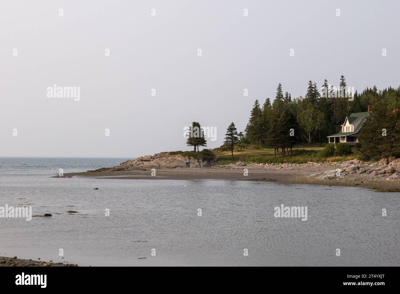 Case ancestrali vicino alla spiaggia, di fronte alla St. Lawrence River nel vilage BIC, provincia di Quebec, Canada. Foto Stock